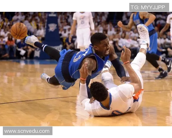 小牛队与雷霆队季后赛第四场激战回顾与精彩瞬间分析