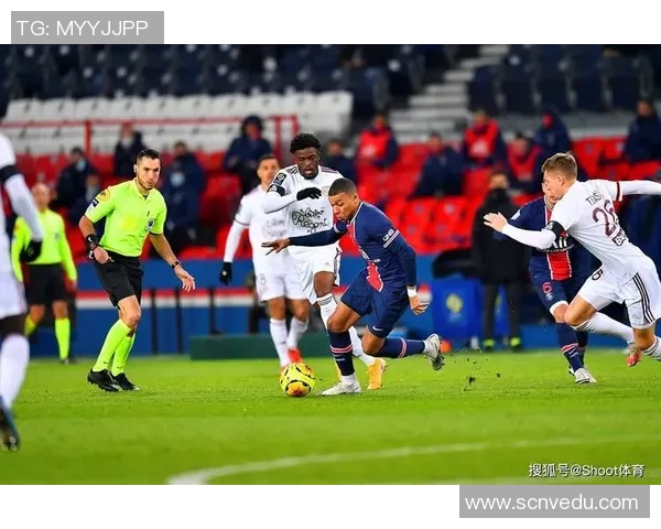 曼联与巴黎在欧冠对决中比分揭晓精彩瞬间回顾