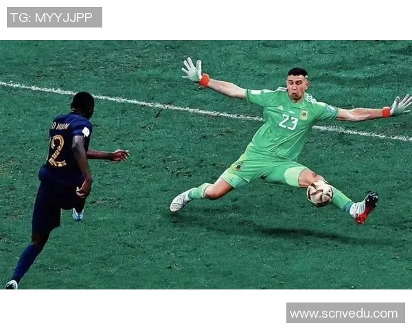 马丁内斯的传奇旅程:从新星崛起到世界足球舞台的璀璨之星 马丁内斯的传奇旅程:从新星崛起到世界足球舞台的璀璨之星